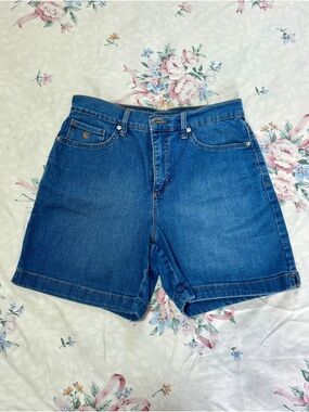 Gloria Vanderbilt Amanda Denim Shorts Size 6 Mid Rise Blue Jean Shorts